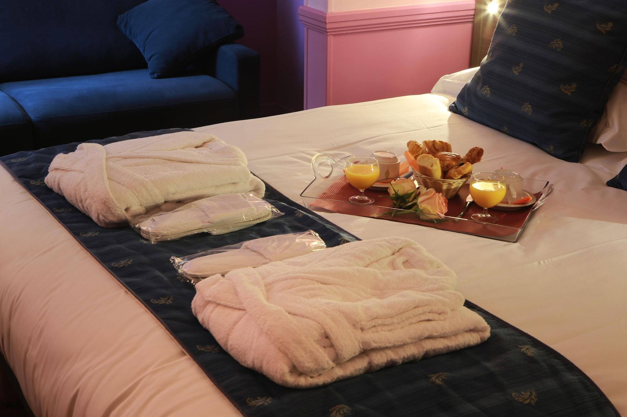 Hotel Poussin Париж Екстериор снимка
