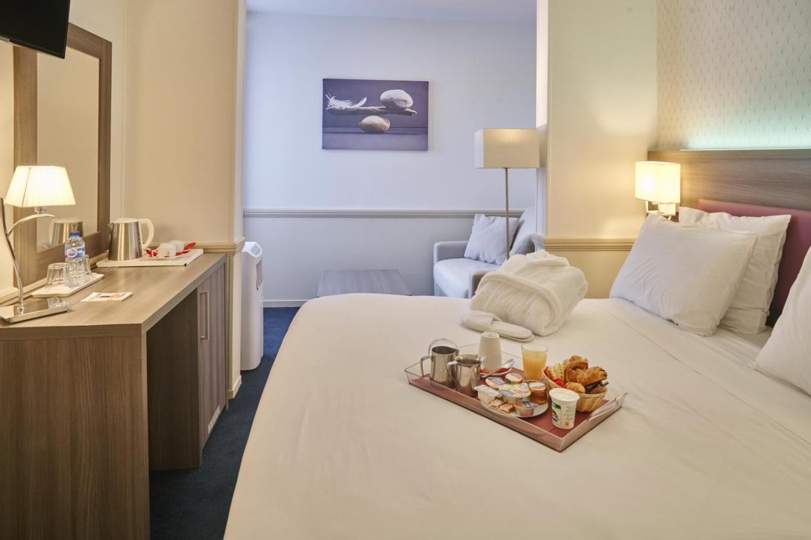 Hotel Poussin Париж Екстериор снимка