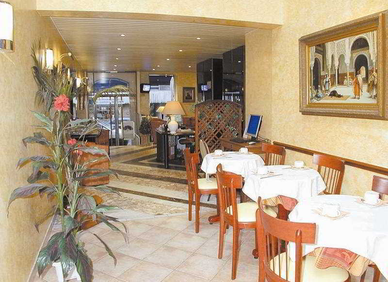 Hotel Poussin Париж Ресторант снимка