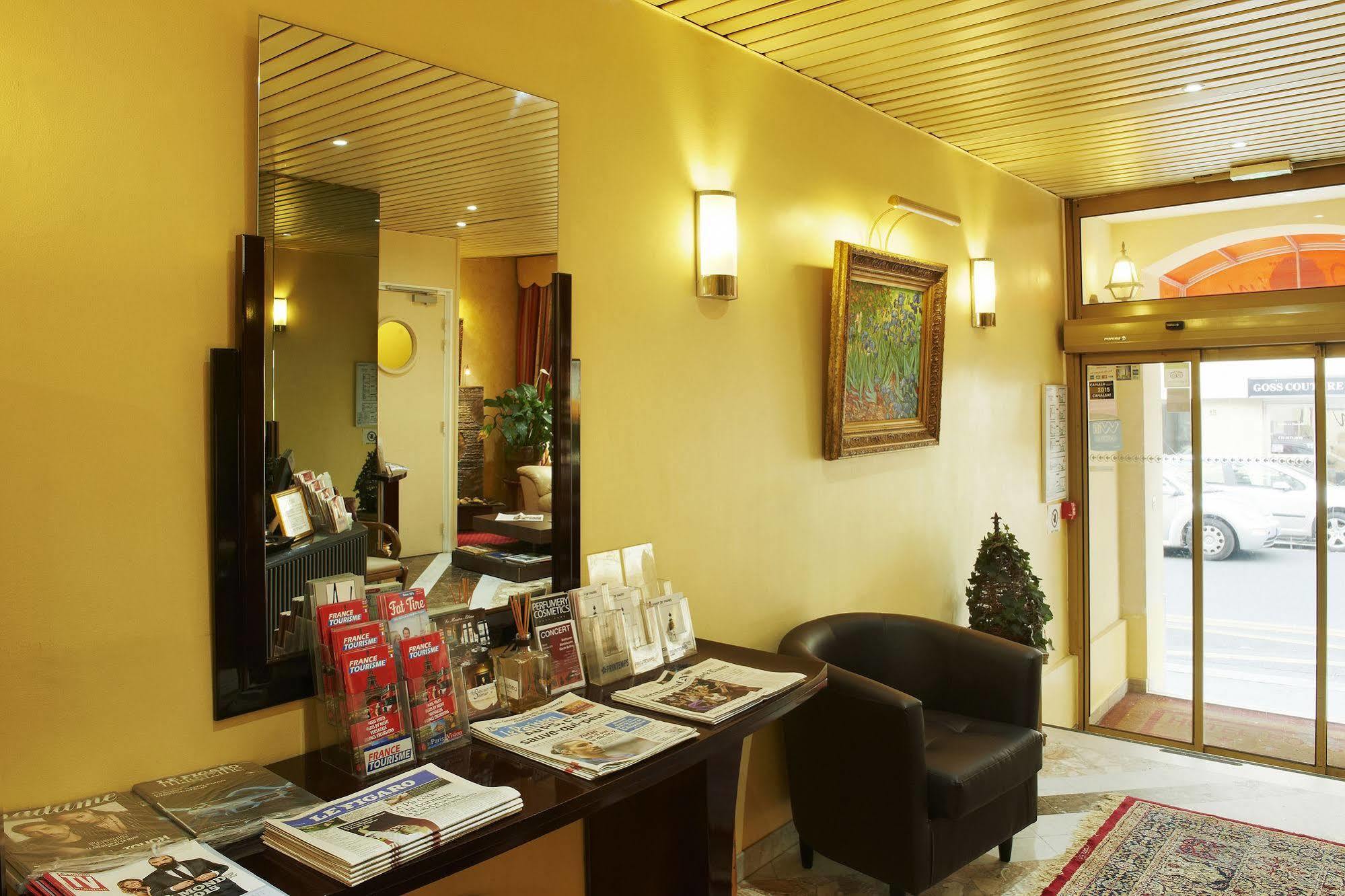 Hotel Poussin Париж Екстериор снимка
