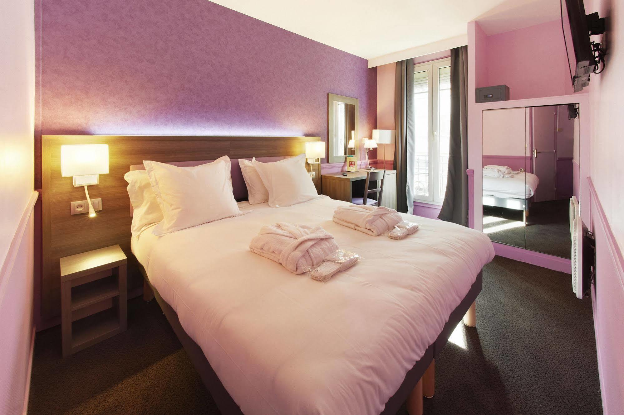 Hotel Poussin Париж Екстериор снимка