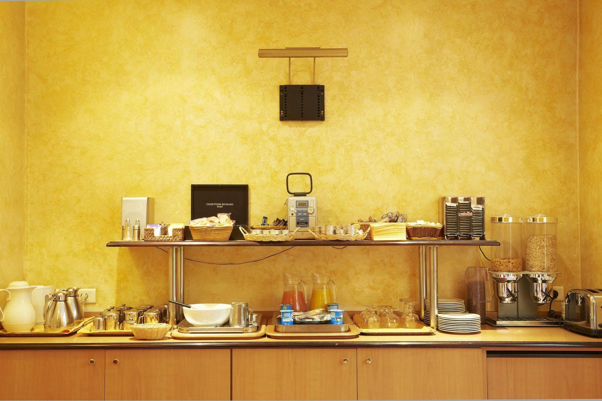 Hotel Poussin Париж Екстериор снимка