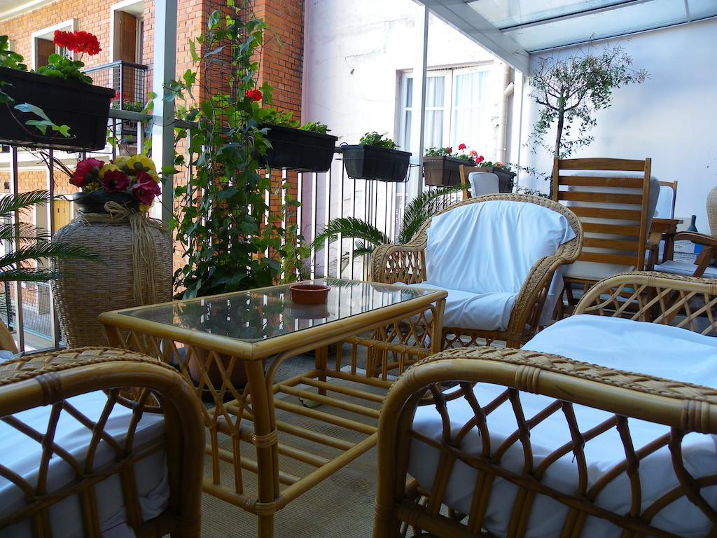 Hotel Poussin Париж Екстериор снимка